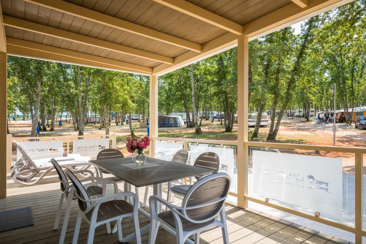 Mobile Homes Premium Relax Park Umag By Camp4You Karigador Esterno foto
